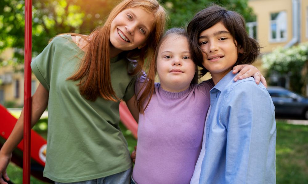 medium-shot-kids-posing-together